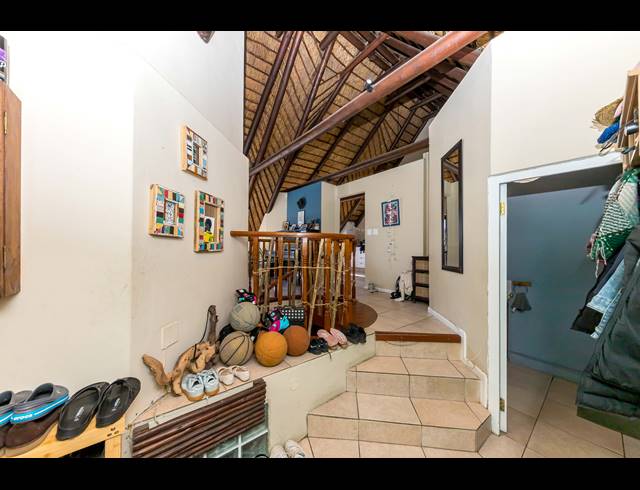 3 BEDROOM FREEHOLD TO LET IN THE MEADOWS